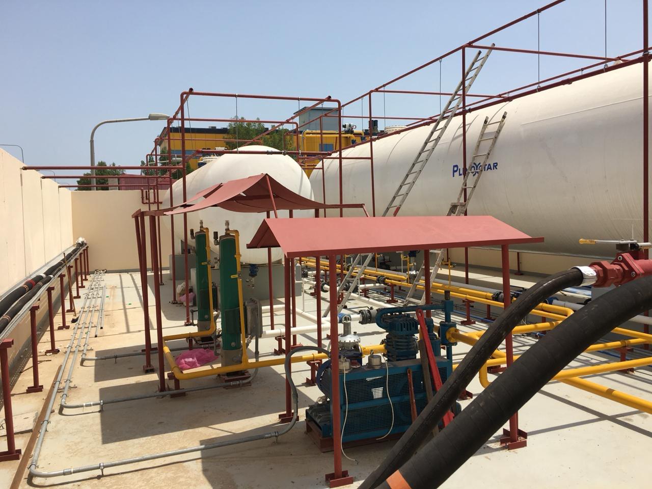 محطة غاز مركزي مع مضخة وشبكة أنابيب منفذة